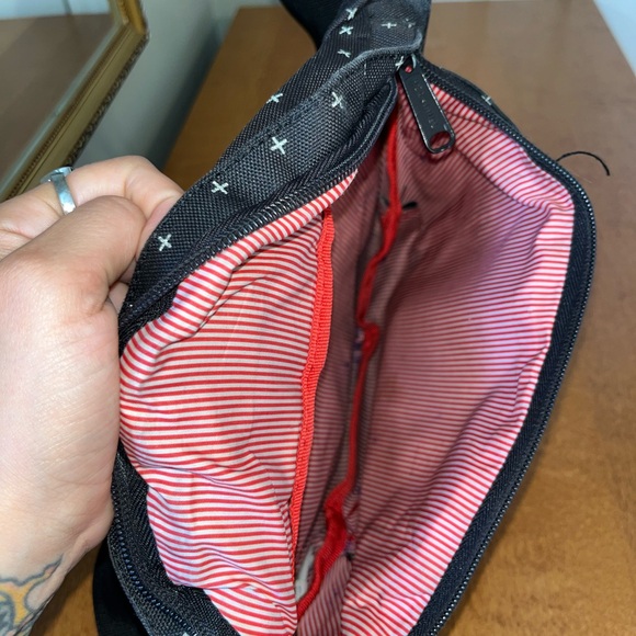 HERSCHEL DEADSTOCK PATTERN FANNY PACK - Picture 3 of 3